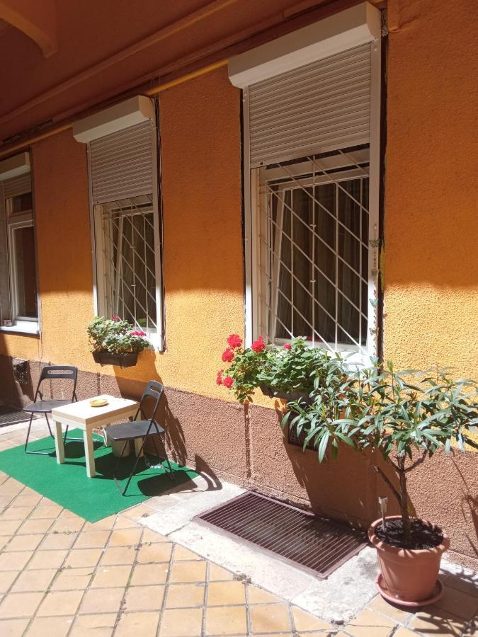 Free Parking Garage! Downtown Apartment Close To New York Cafe Budapest Eksteriør bilde