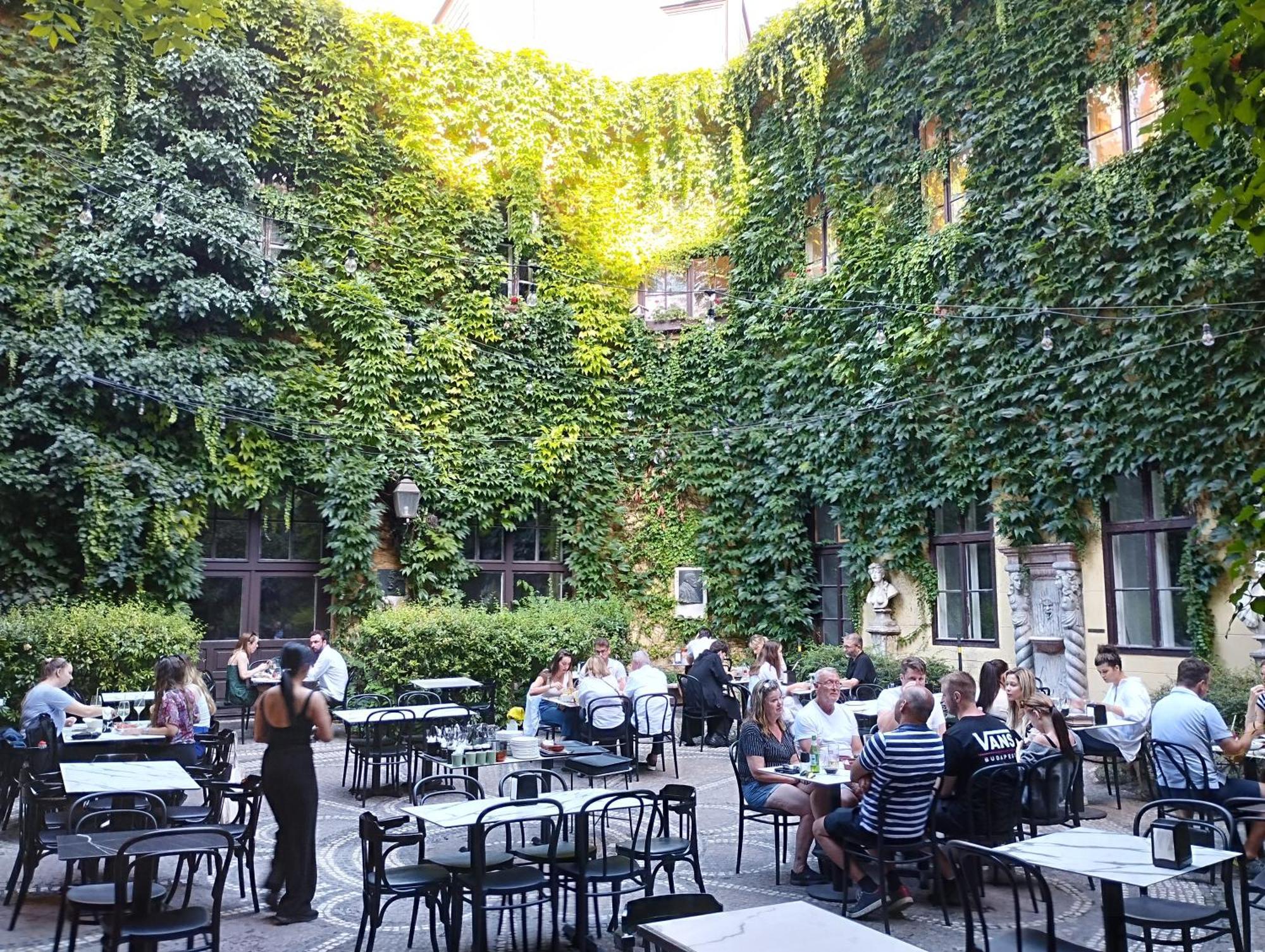 Free Parking Garage! Downtown Apartment Close To New York Cafe Budapest Eksteriør bilde