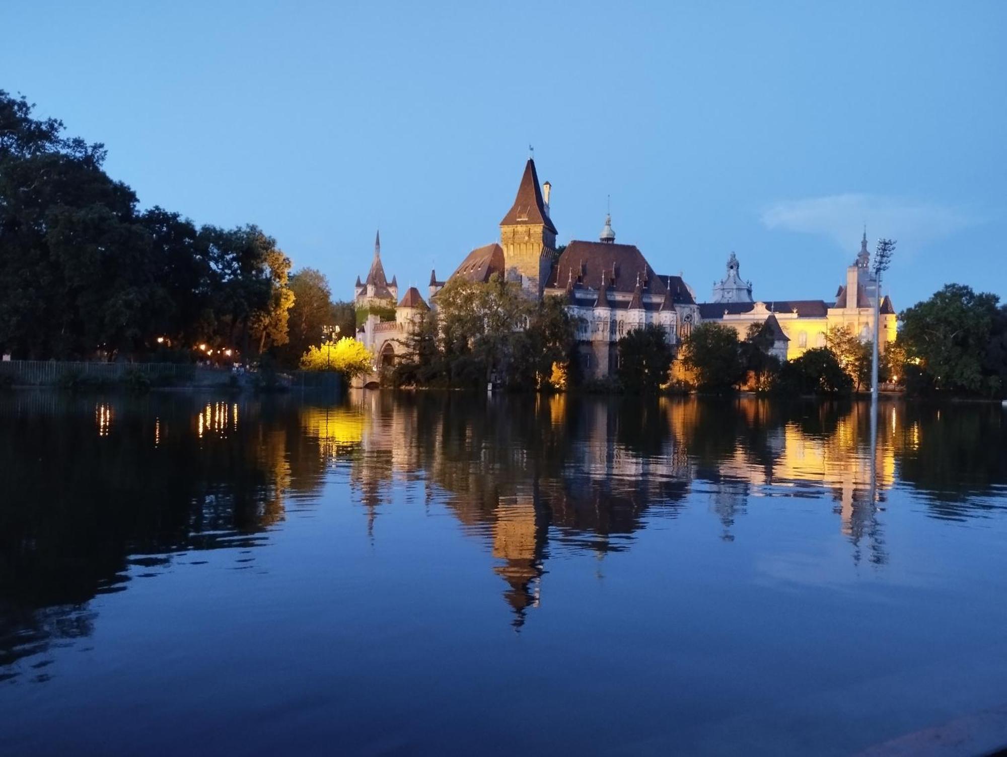 Free Parking Garage! Downtown Apartment Close To New York Cafe Budapest Eksteriør bilde