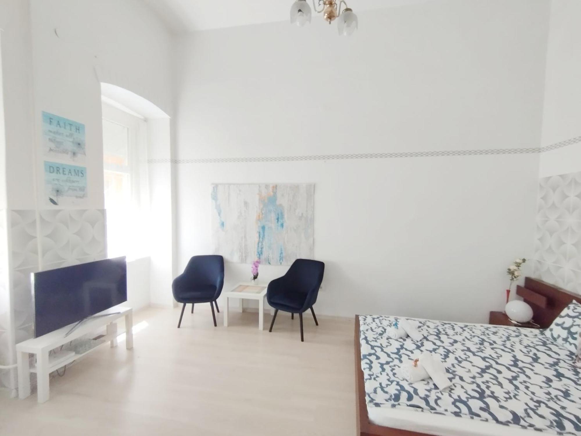 Free Parking Garage! Downtown Apartment Close To New York Cafe Budapest Eksteriør bilde